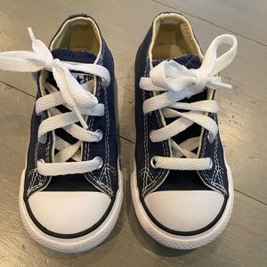 Kids Converse shoes - Size 6